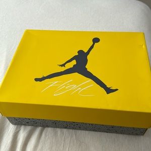 Air Jordan 4 Retro Lightning (2021)